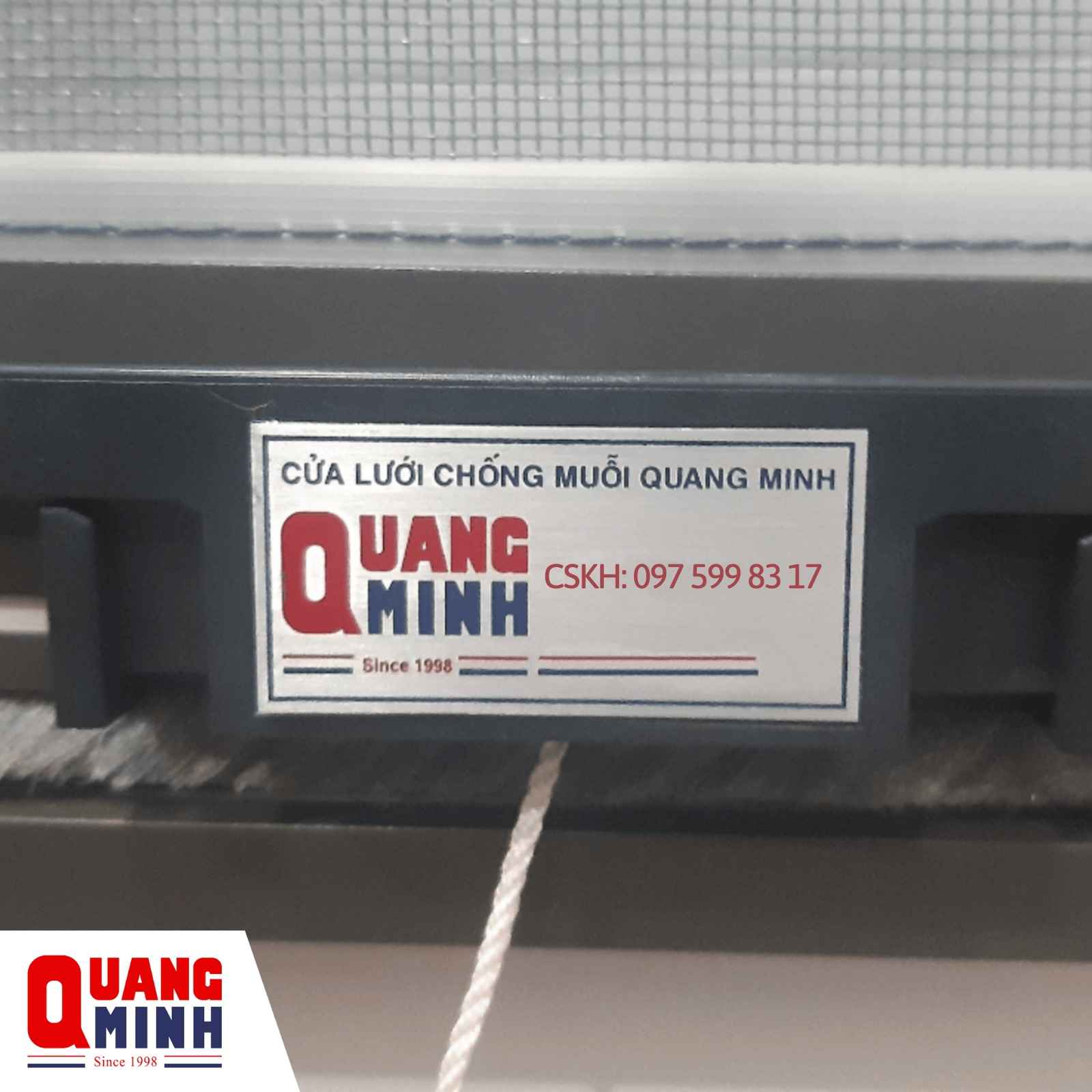 Khóa bấm của cửa lưới chống muỗi tự cuốn dọc Quang Minh
