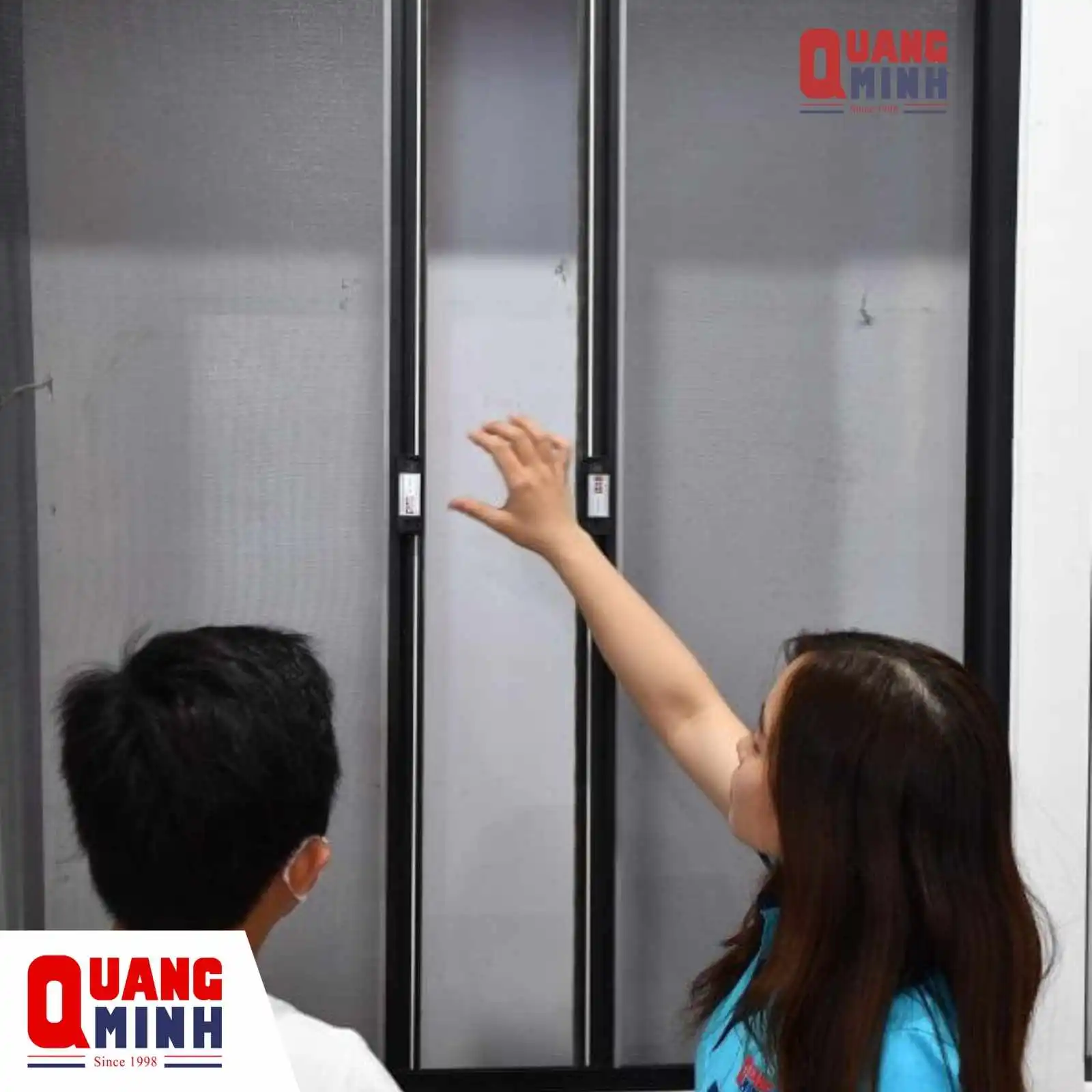 Cửa lưới chống muỗi tự cuốn ngang