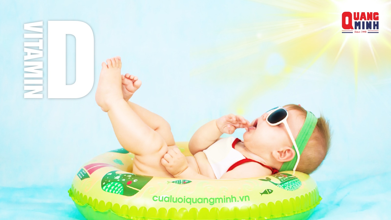 Hình ảnh em bé đang được phơi nắng để bổ sung vitamin D