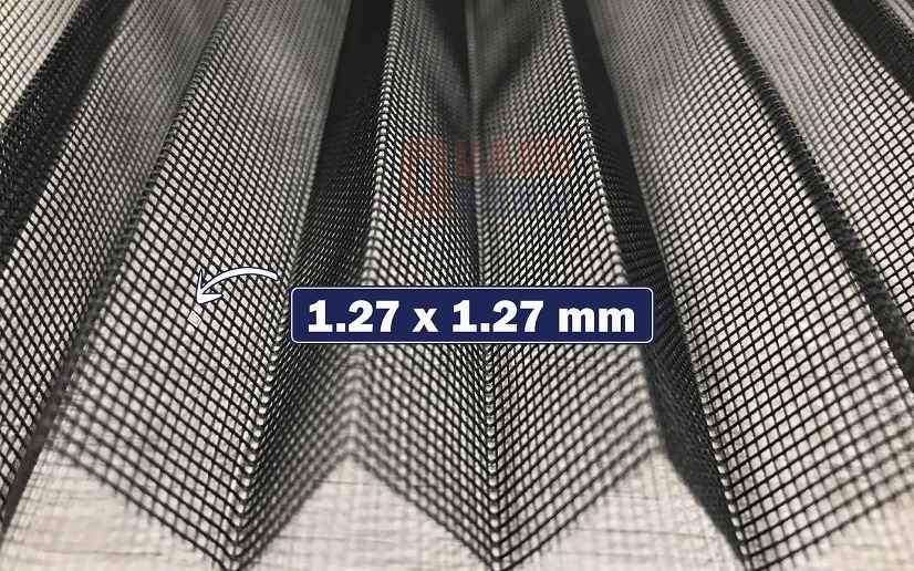 Cận cảnh kích thước ô lưới 1.27 x 1.27 mm trong tấm lưới polyester