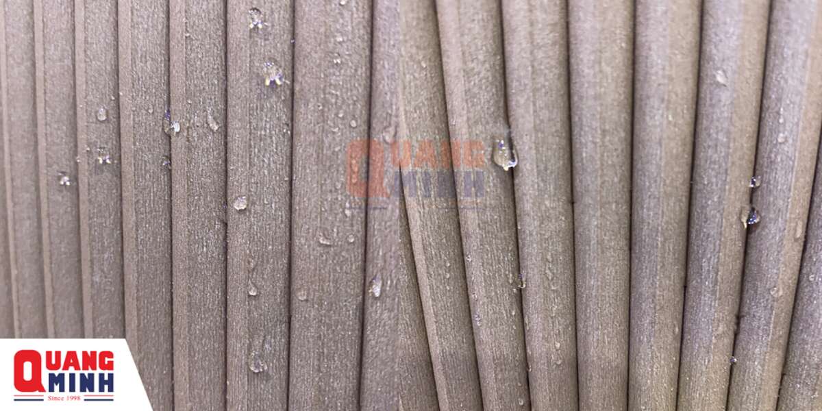 Giọt nước lăn trên rèm tổ ong không thấm nước