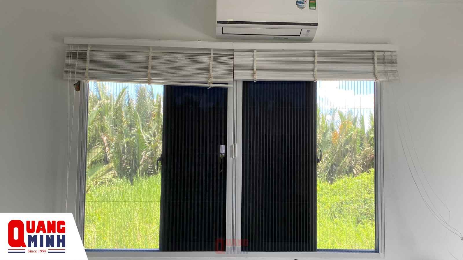 Hình ảnh cửa lưới chống muỗi 2in1 được lắp đặt tại vị trí cửa sổ
