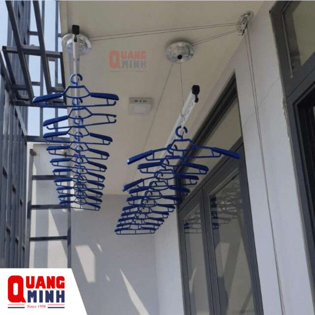 Giàn phơi treo trần lắp tại ban công chung cư