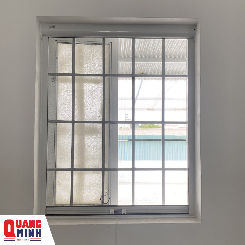 Cửa lưới chống muỗi tự cuốn lắp tại cửa sổ
